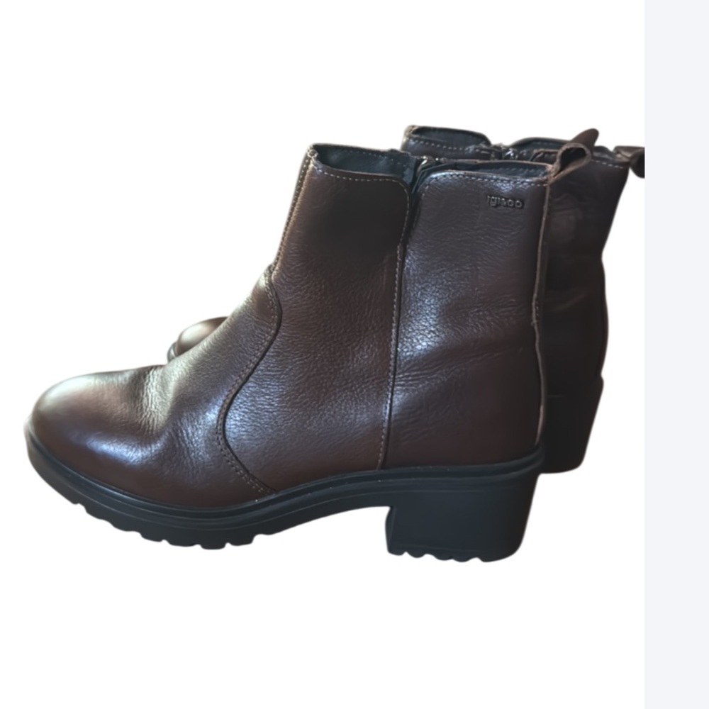 Igi & Co. brown leather Chelsea boots Size 37 = Size 6.5 Made in Italy